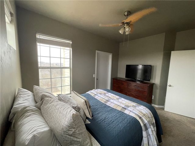 4254 Meadow Creek Circle, Fayetteville, AR 72703