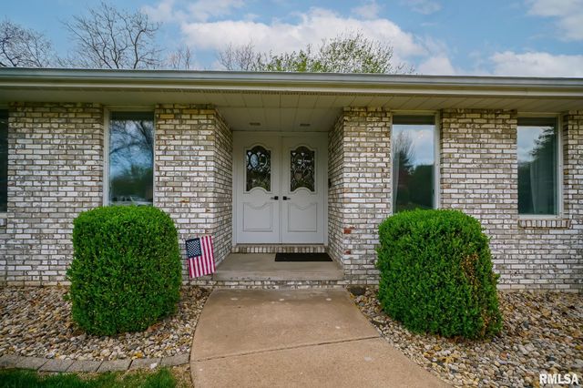6305 N SUFFOLK Drive, Peoria, IL 61615