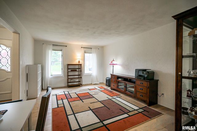 6305 N SUFFOLK Drive, Peoria, IL 61615