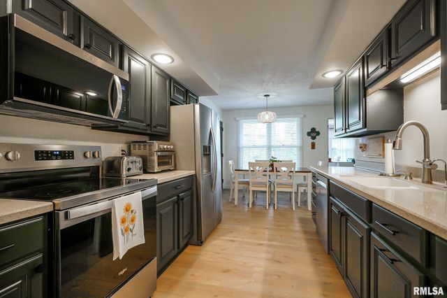 6305 N SUFFOLK Drive, Peoria, IL 61615