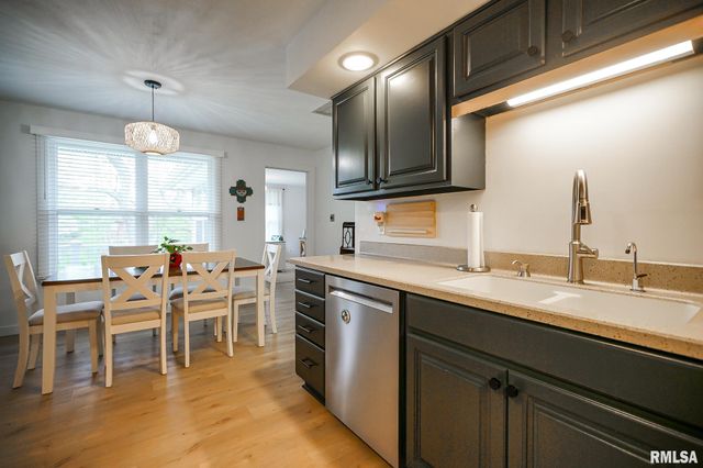 6305 N SUFFOLK Drive, Peoria, IL 61615