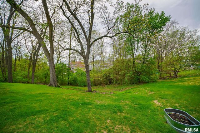 6305 N SUFFOLK Drive, Peoria, IL 61615