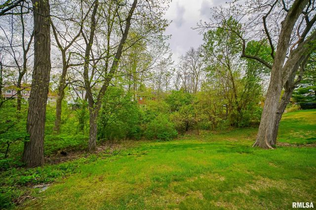6305 N SUFFOLK Drive, Peoria, IL 61615