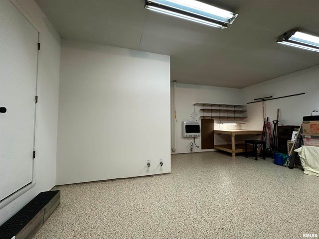 6305 N SUFFOLK Drive, Peoria, IL 61615