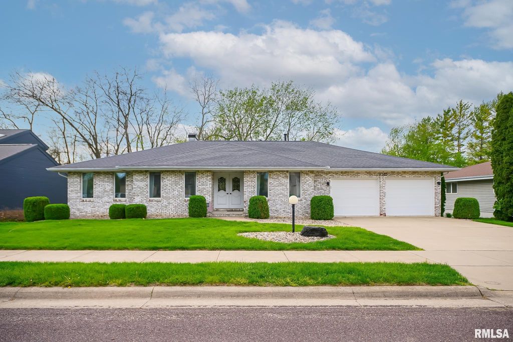 6305 N SUFFOLK Drive, Peoria, IL 61615