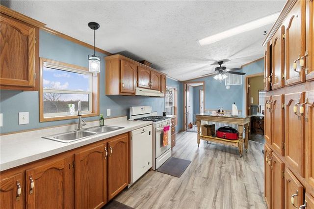 5730 SE 33 Highway, Osborn, MO 64474