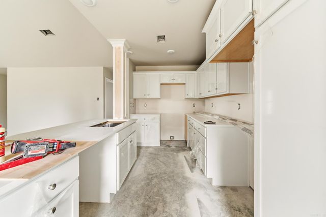 101 LLOYD HENDERSON Road, Beebe, AR 72012