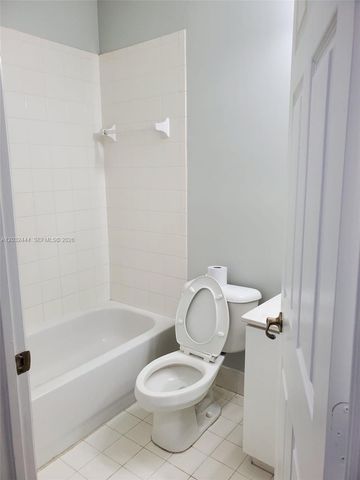 2242 NE 42nd Cir 2242, Homestead, FL 33033