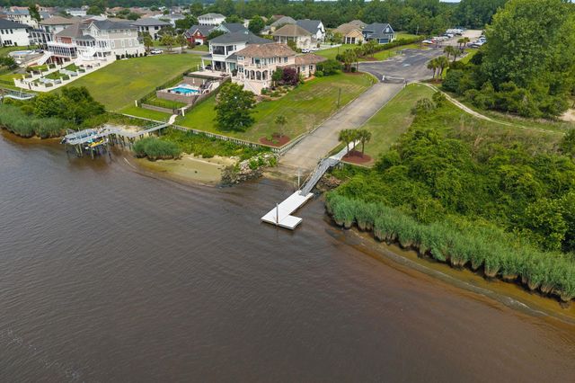 904 Waterton Ave., Myrtle Beach, SC 29579