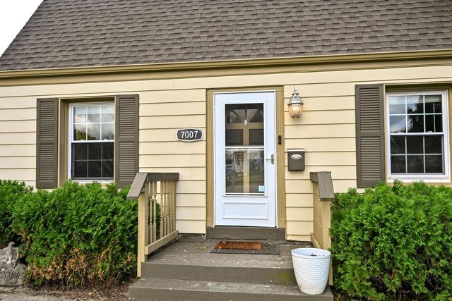 7007 W Beloit ROAD, West Allis, WI 53219