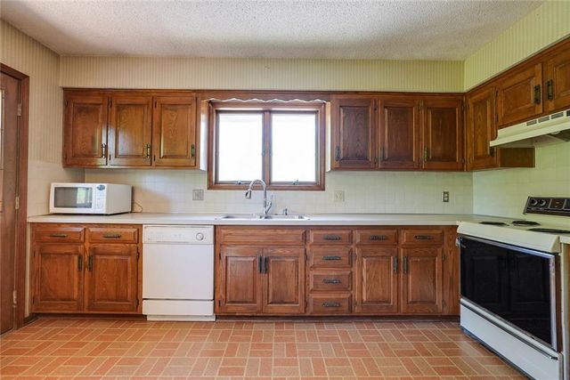 2811 Englewood Terrace, Independence, MO 64052
