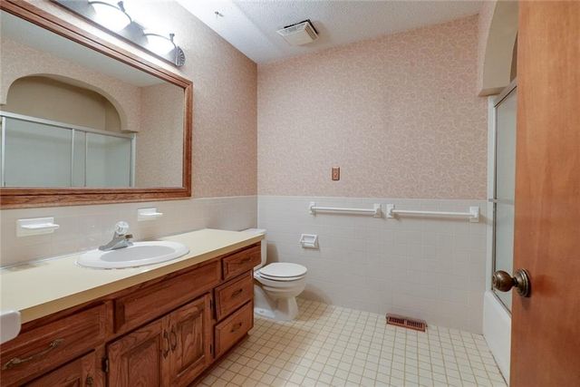 2811 Englewood Terrace, Independence, MO 64052