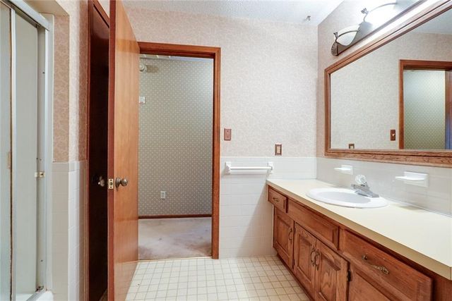 2811 Englewood Terrace, Independence, MO 64052