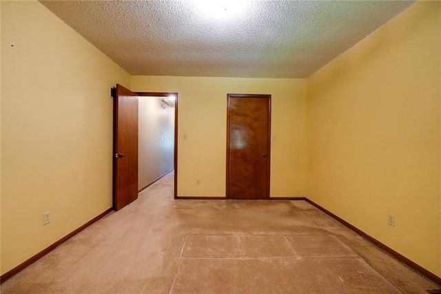 2811 Englewood Terrace, Independence, MO 64052