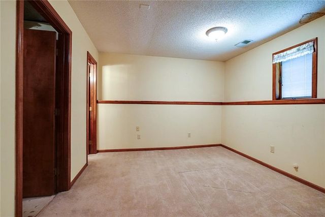 2811 Englewood Terrace, Independence, MO 64052