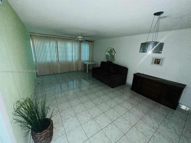 215 SE 3rd Ave 404A, Hallandale Beach, FL 33009