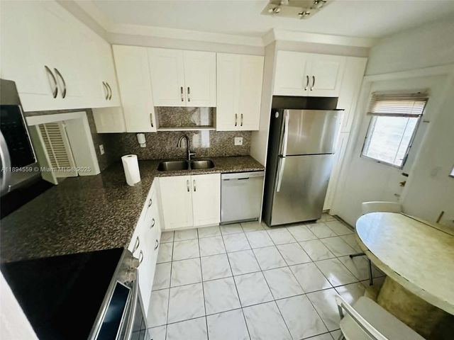 215 SE 3rd Ave 404A, Hallandale Beach, FL 33009