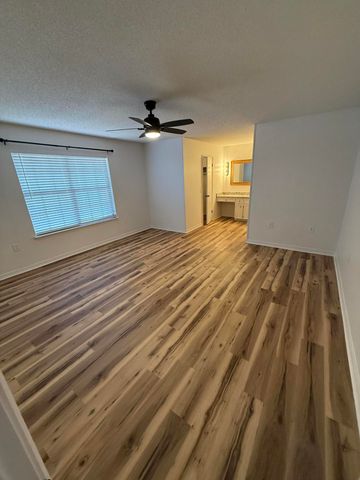 208 Elliott Road, Mary Esther, FL 32569