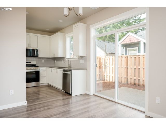 6215 Se Knapp St A, Portland, OR 97206