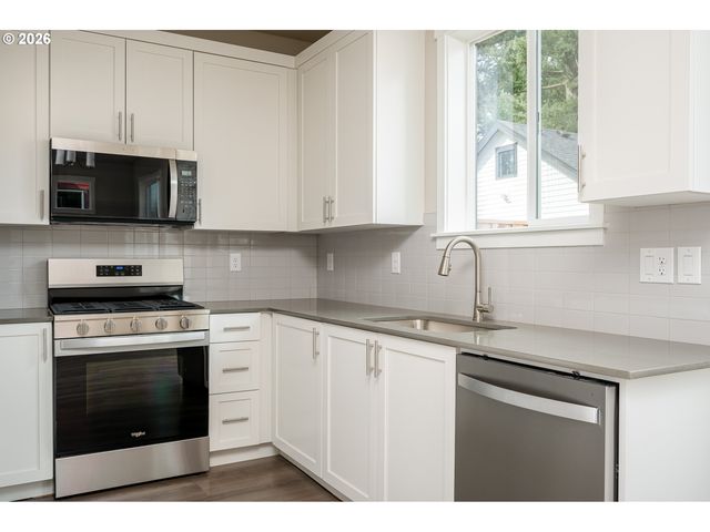 6215 Se Knapp St A, Portland, OR 97206