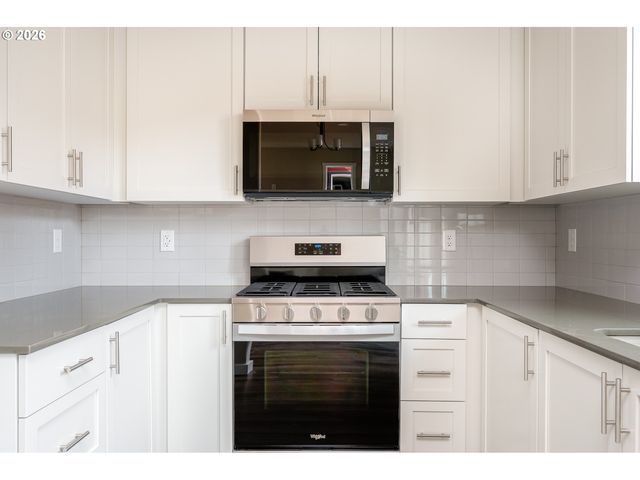 6215 Se Knapp St A, Portland, OR 97206