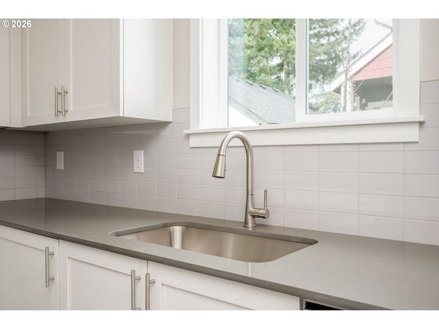 6215 Se Knapp St A, Portland, OR 97206