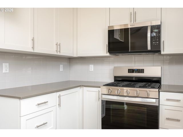 6215 Se Knapp St A, Portland, OR 97206