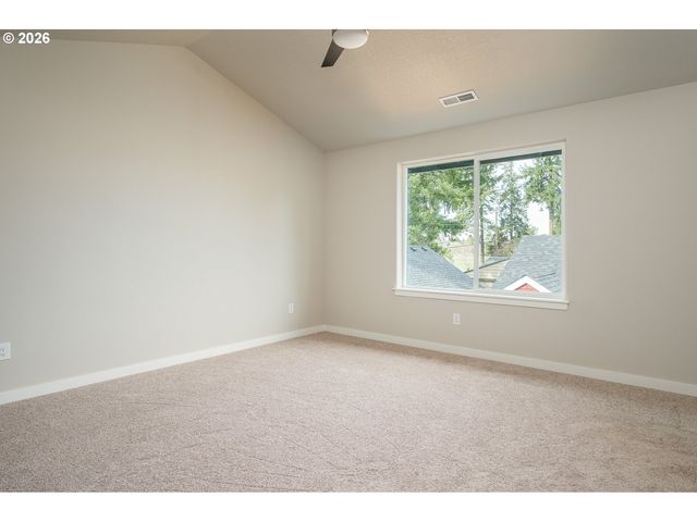 6215 Se Knapp St A, Portland, OR 97206