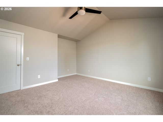 6215 Se Knapp St A, Portland, OR 97206