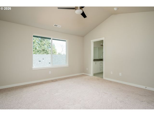 6215 Se Knapp St A, Portland, OR 97206