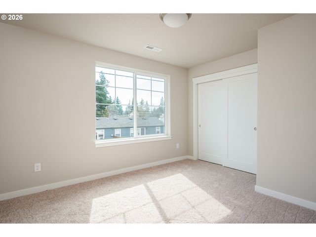 6215 Se Knapp St A, Portland, OR 97206