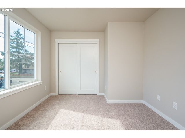 6215 Se Knapp St A, Portland, OR 97206