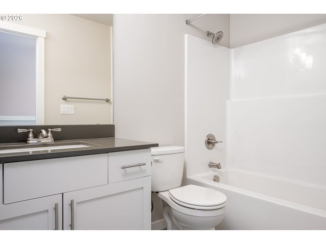 6215 Se Knapp St A, Portland, OR 97206