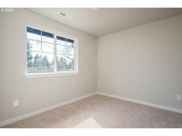 6215 Se Knapp St A, Portland, OR 97206