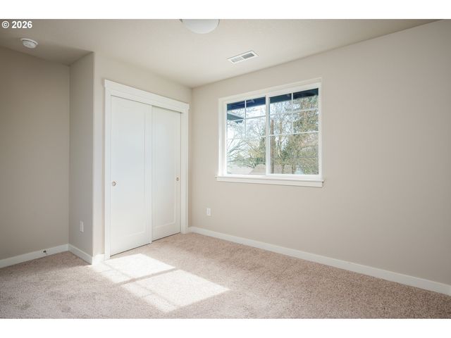 6215 Se Knapp St A, Portland, OR 97206