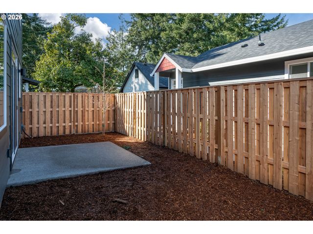 6215 Se Knapp St A, Portland, OR 97206