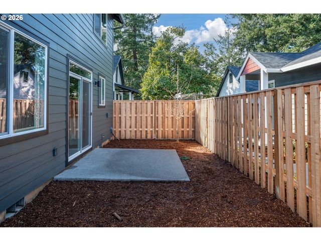 6215 Se Knapp St A, Portland, OR 97206