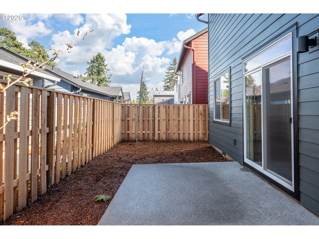 6215 Se Knapp St A, Portland, OR 97206