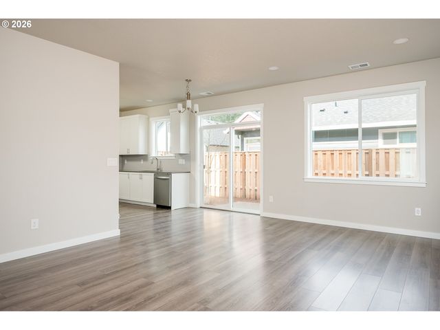 6215 Se Knapp St A, Portland, OR 97206