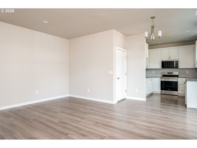 6215 Se Knapp St A, Portland, OR 97206