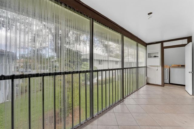 819 NE 199th St 6-206, Miami, FL 33179