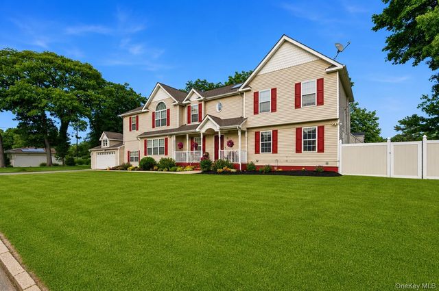 303 N Westchester Avenue N, West Babylon, NY 11704