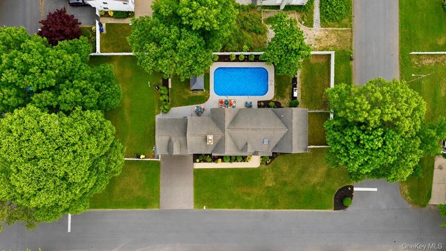 303 N Westchester Avenue N, West Babylon, NY 11704