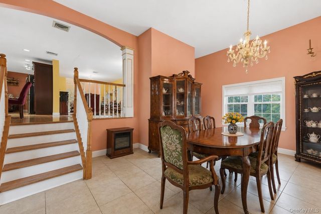 303 N Westchester Avenue N, West Babylon, NY 11704