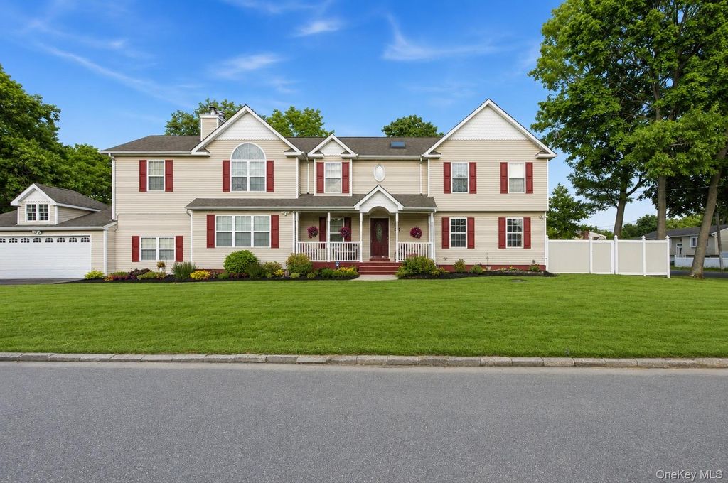 303 N Westchester Avenue N, West Babylon, NY 11704