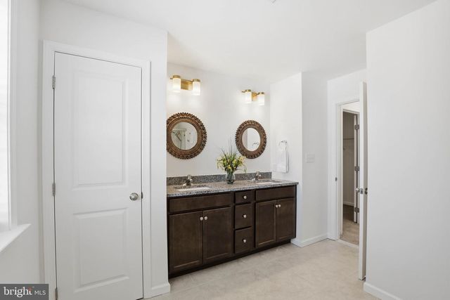 454 E DELP RD, Lancaster, PA 17601