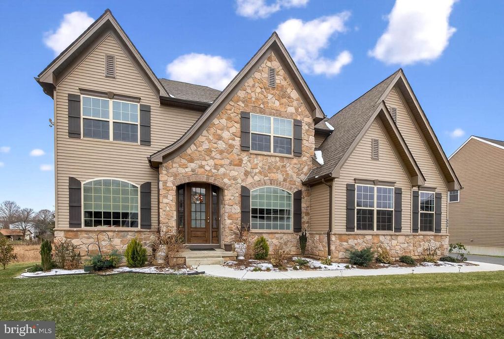 454 E DELP RD, Lancaster, PA 17601