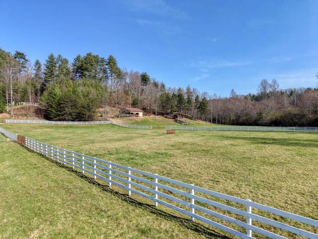 288 Happy Valley Drive, Blairsville, GA 30512