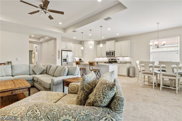 2935 Sunset Pointe CIR, Cape Coral, FL 33914