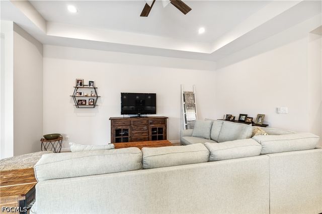 2935 Sunset Pointe CIR, Cape Coral, FL 33914